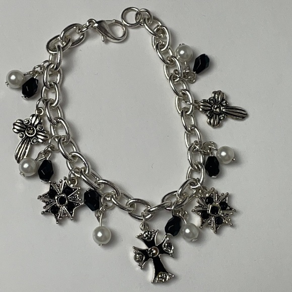 Maltese Cross Charm Bracelet - Pearls & Jet Black Beads Silver Tone Chain - Picture 4 of 11
